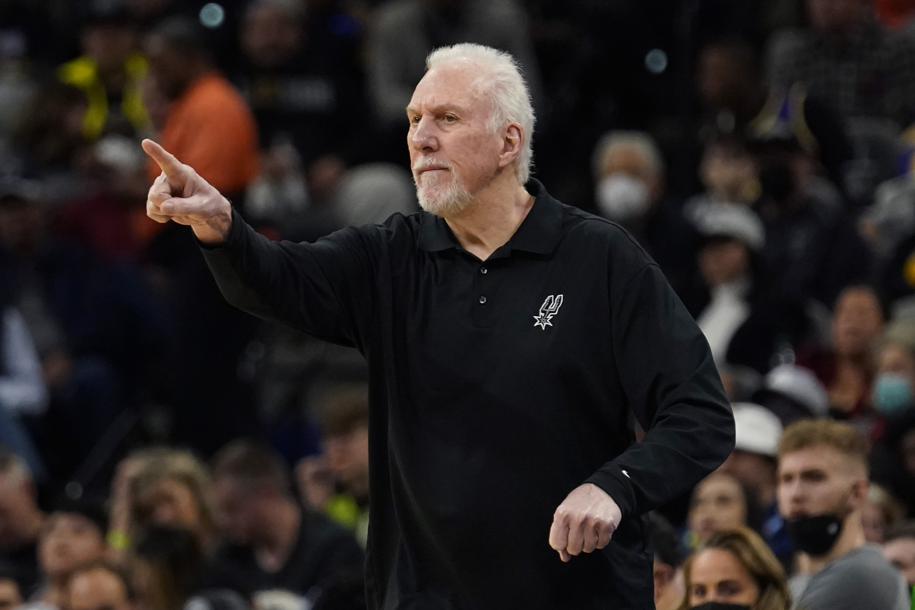 Spurs get Tim Duncan first win as acting head coach