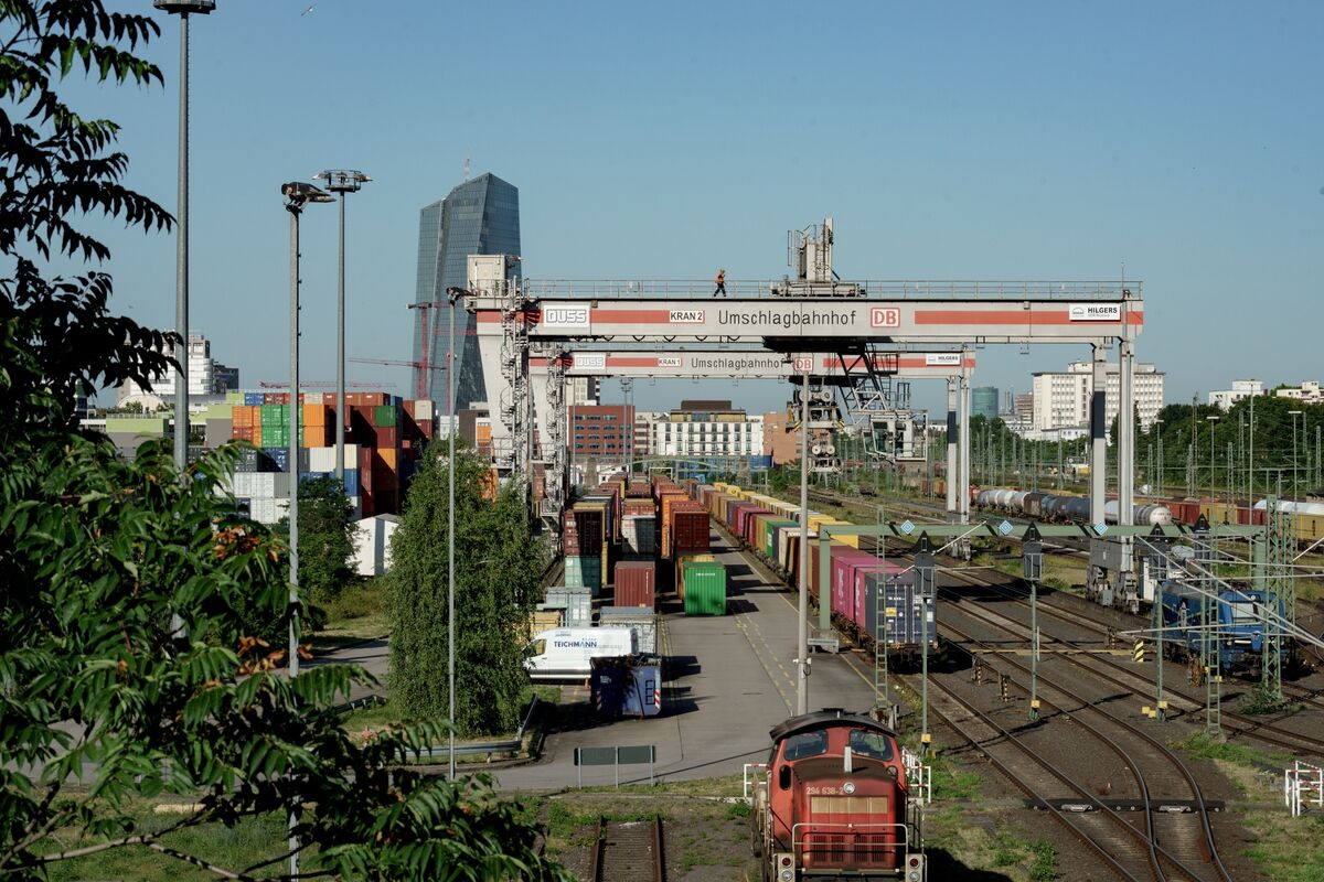 EU-US Near Trade Deal, Tariff Threat Eases