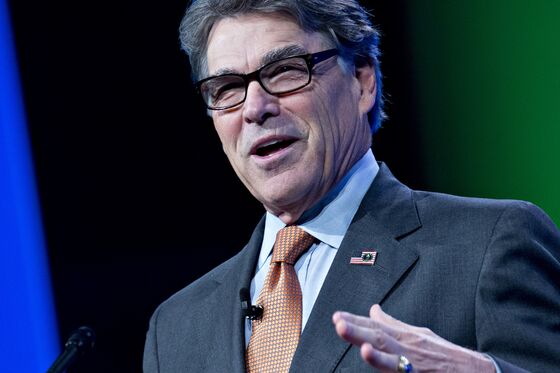 Perry Sees Venezuelan Oil Output Dropping Until Regime Changes