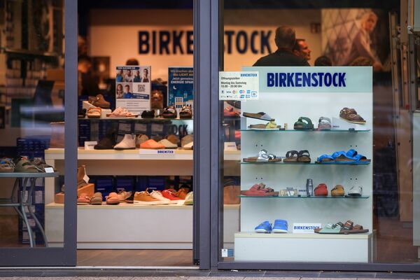 Birkenstock Falls Almost 13% as US Trading Debut Flops