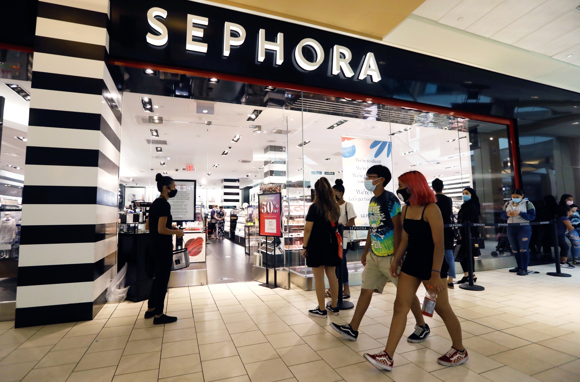 Fewer Guards, More Black Brands: Sephora's Plan to Win Back Shoppers -  Bloomberg