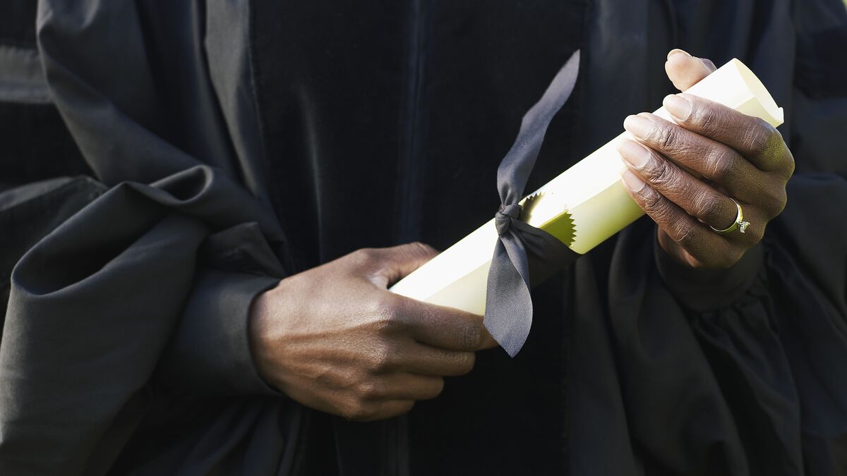 Salaries for Master's Degrees: Income Gap Narrows With Raises for  Bachelor's - Bloomberg