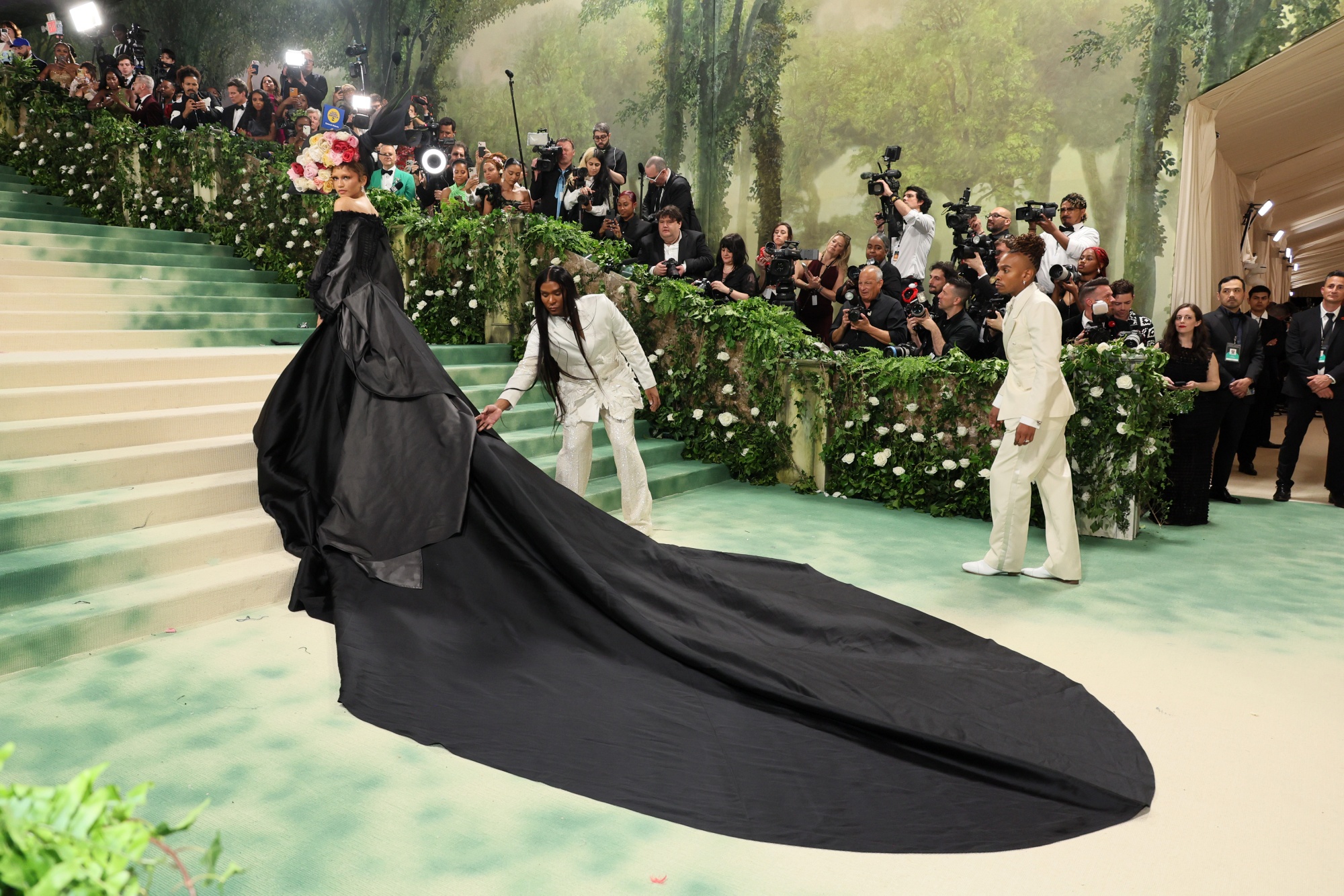 Met Gala 2024: Zendaya, J Lo, Gigi Hadid, the Kardashians Among Standout  Stars - Bloomberg