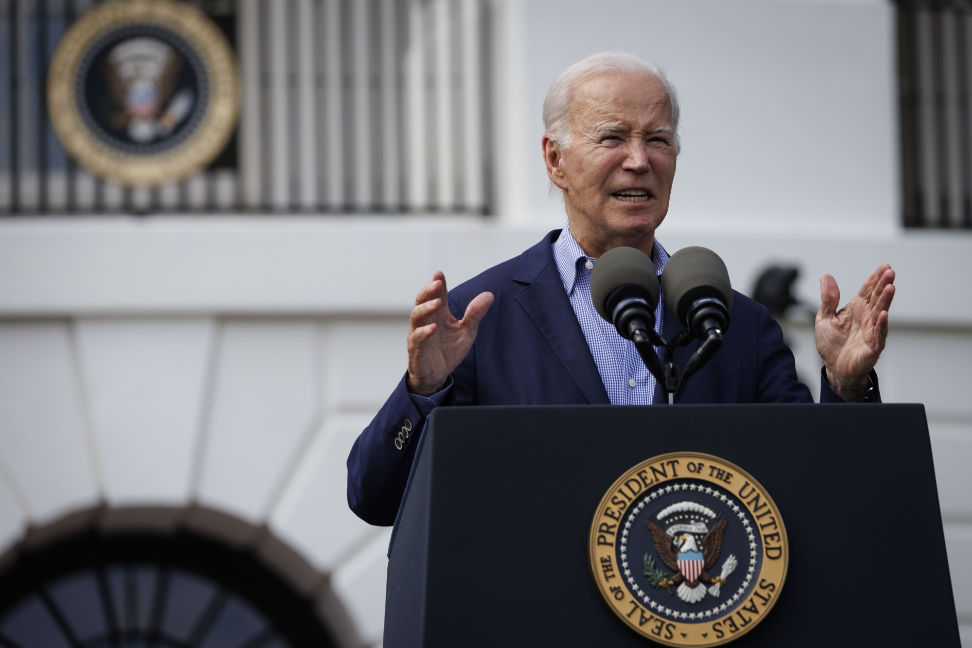 2000px x 1333px - Biden Administration Ordered to Limit Social Media Contacts - Bloomberg