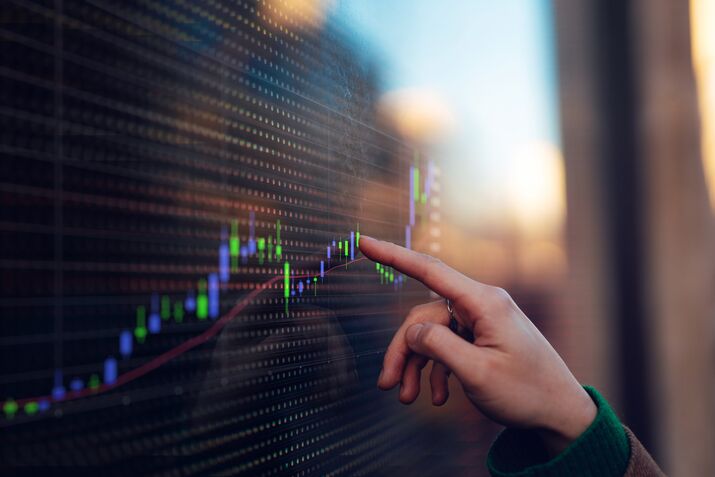 Analysing financial figures and making investment plans on digital screen