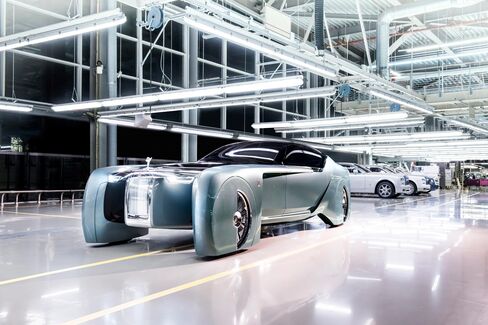 The Rolls-Royce Vision Next 100 is built with the same length and height proportions as the extended wheelbase Rolls-Royce Phantom.