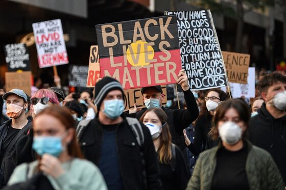 Australians Defy Covid Curbs in Black Lives Matter Rallies