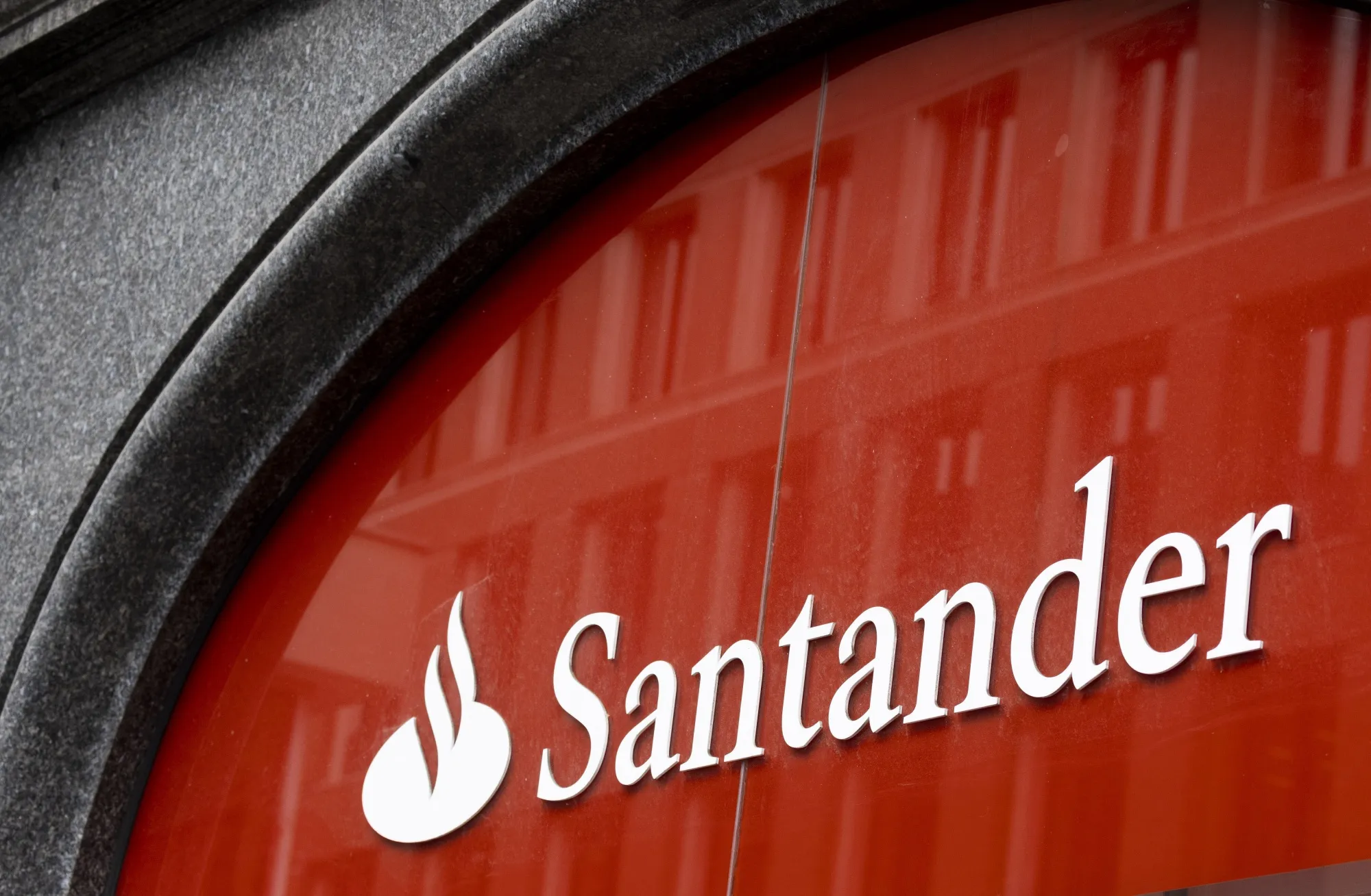 Logo do Santander em 2021