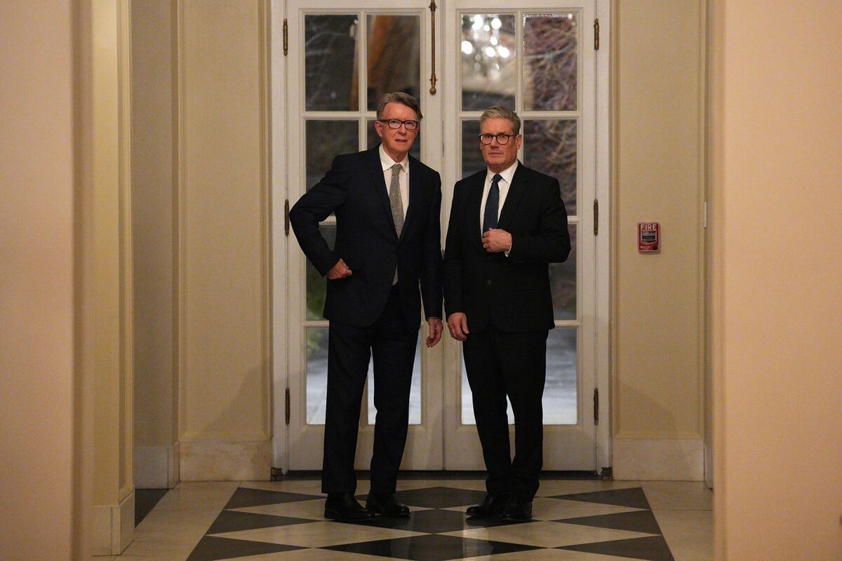Starmer Denies Knowing Epstein Emails When He Backed Mandelson