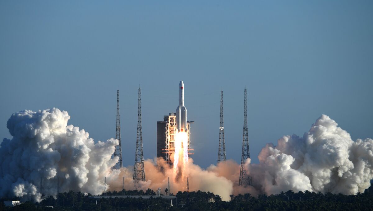 China Rocket Launch Brings Space Station Ambitions Closer - Bloomberg