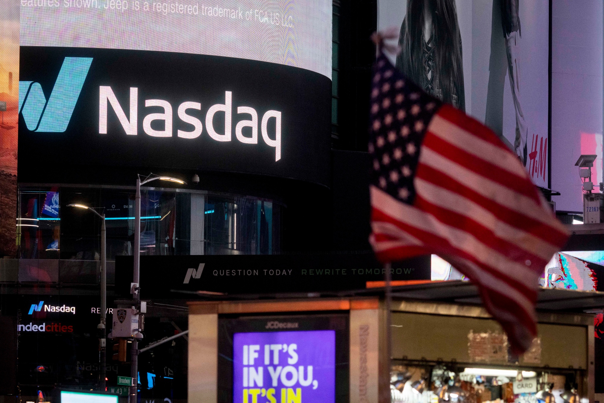 4689:Tokyo 株価 - LINEヤフー - Bloomberg Markets