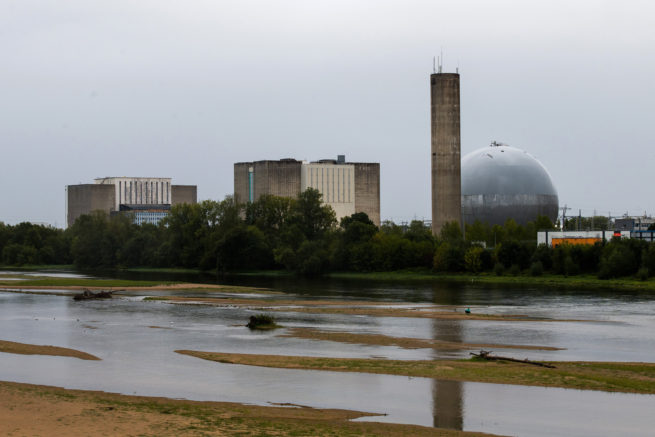 Steam rises from the Chinon Nuclear Power Plant, operated by Electricite de France SA (EDF), beyond the River Loire in Avoine, France, on Wednesday, Sept. 8, 2022. 
