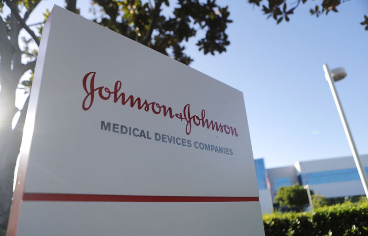 J&J, Distributors Near Final Opioid Settlement Terms Bloomberg