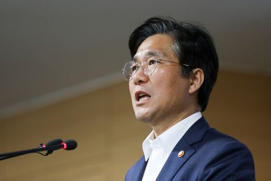 Japan Is Open to Talks With South Korea on Export Curbs