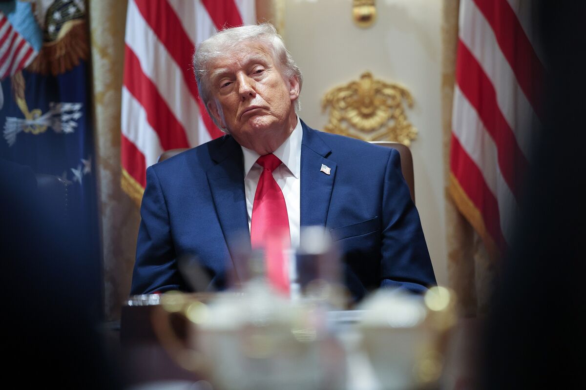 Trump Signs Order on AI Security, Stops Short of Mandatory Tests