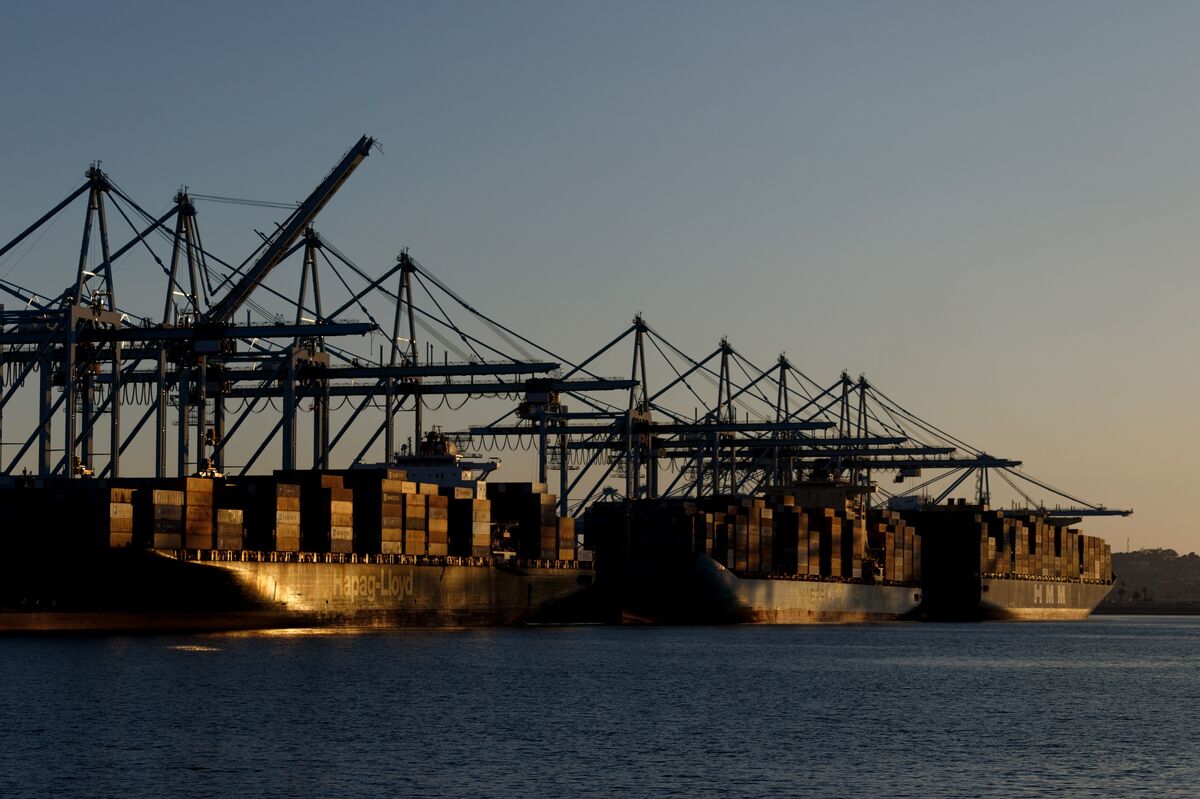 Record Tariff Take Helps Trim US 2025 Deficit to $1.78 Trillion