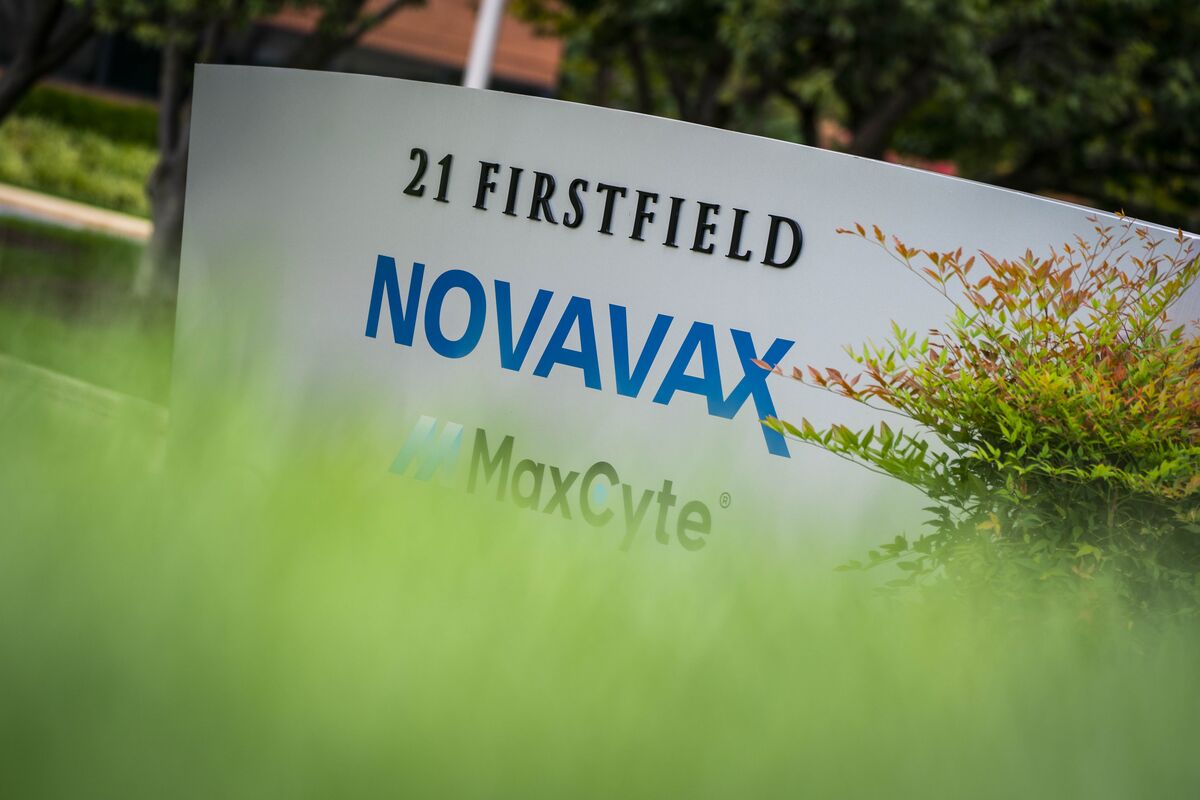 Novavax Tumbles on Cut to UK Covid Vaccine-Supply Deal, Capital Raising