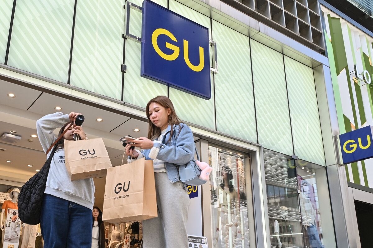 bloomberg.com - Juliana Liu - Ex-Prada Designer Can Make GU the Anti-Shein