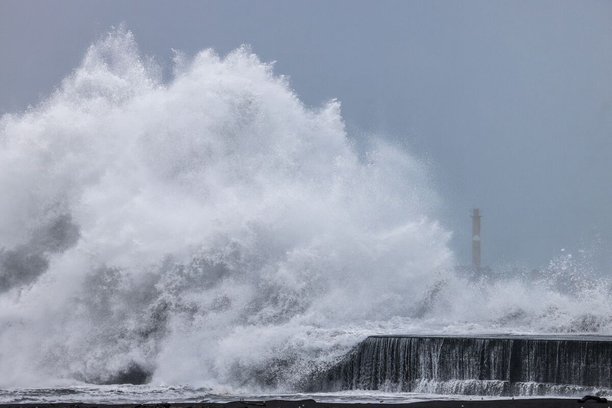 Super Typhoon Kong-rey Approaches Taiwan