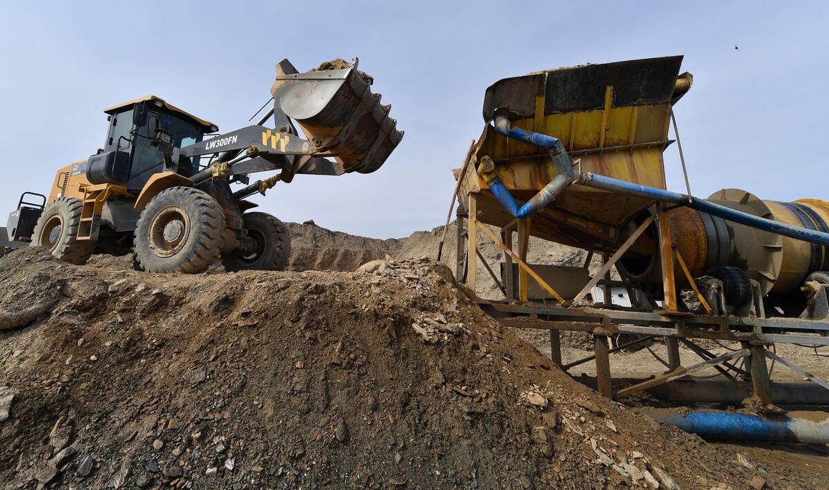 
                            Top Gold Miner Uzbekistan Extends Export Halt Amid Record Prices