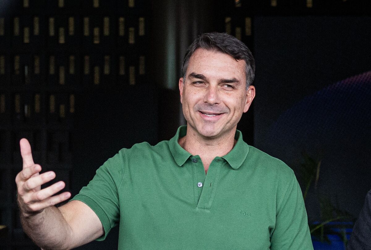 Flavio Bolsonaro Courts Investors With Vague Pro-Business Pitch
