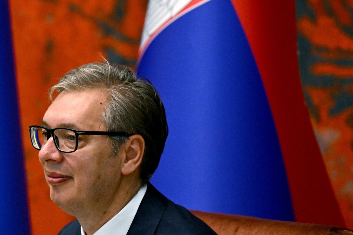 Serbia’s Longtime Leader Faces a Restless Public