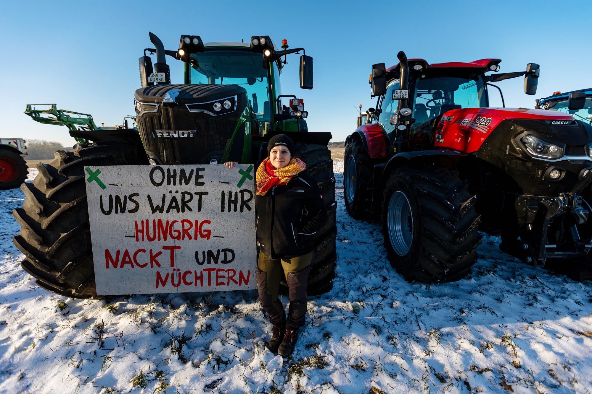 Немецкие фермеры организовали колонну тракторов в знак протеста против субсидий