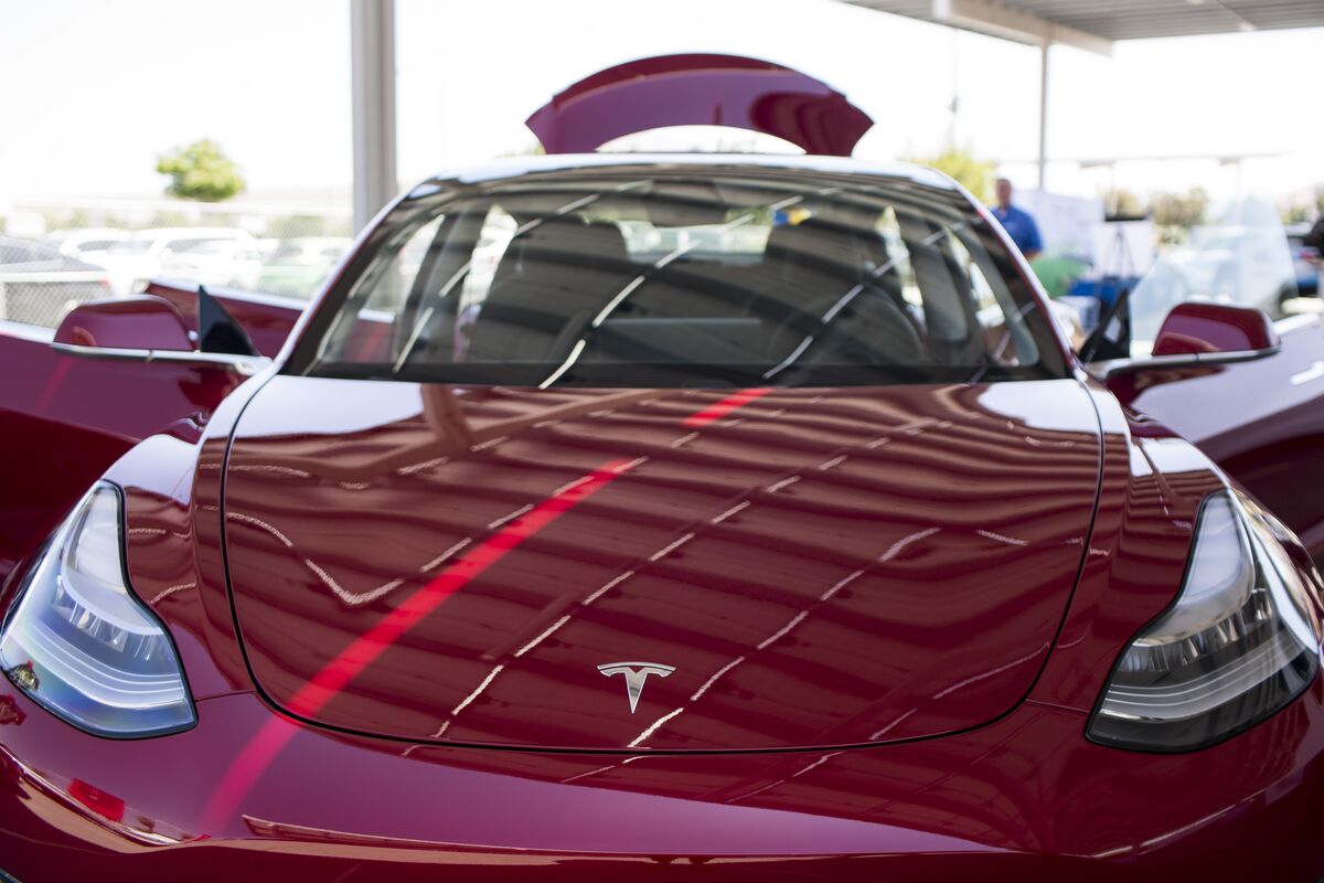 Tesla Model 3 Deliveries May Disappoint Again, Goldman Says - Bloomberg1200 x 800
