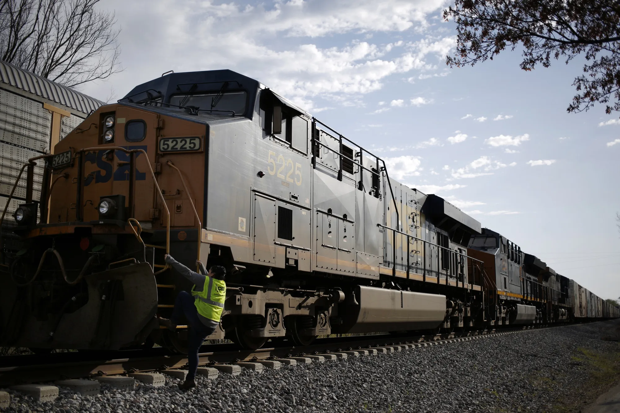 Biden Administration Presses CSX, Big Rail to Offer Workers More Paid ...