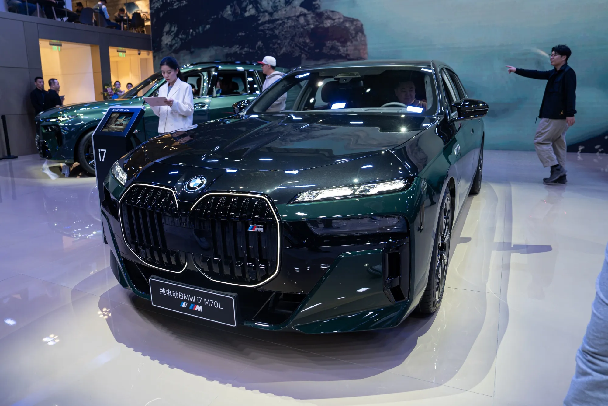 BMW i7 M70L