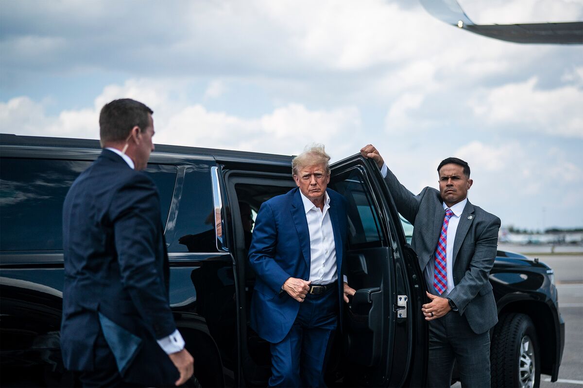 Trump Arraignment Latest: Donald Trump Will Fly to New York on Monday ...