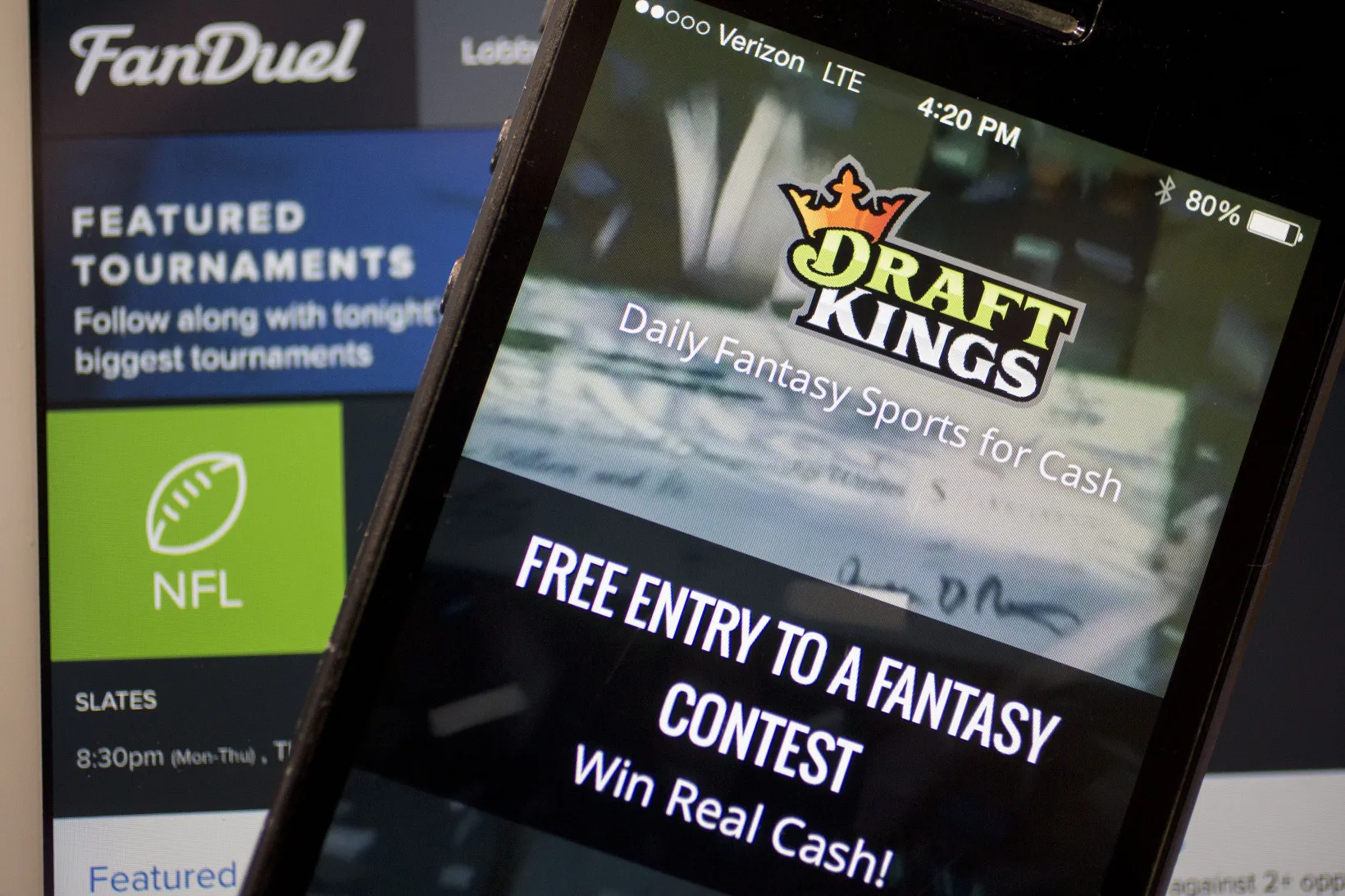 DraftKings Preps for New York Sports Gambling With Casino Deal - Bloomberg