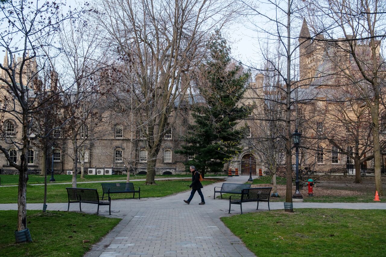 University of Toronto Endowment Is Phasing Out Fossil Fuels - Bloomberg