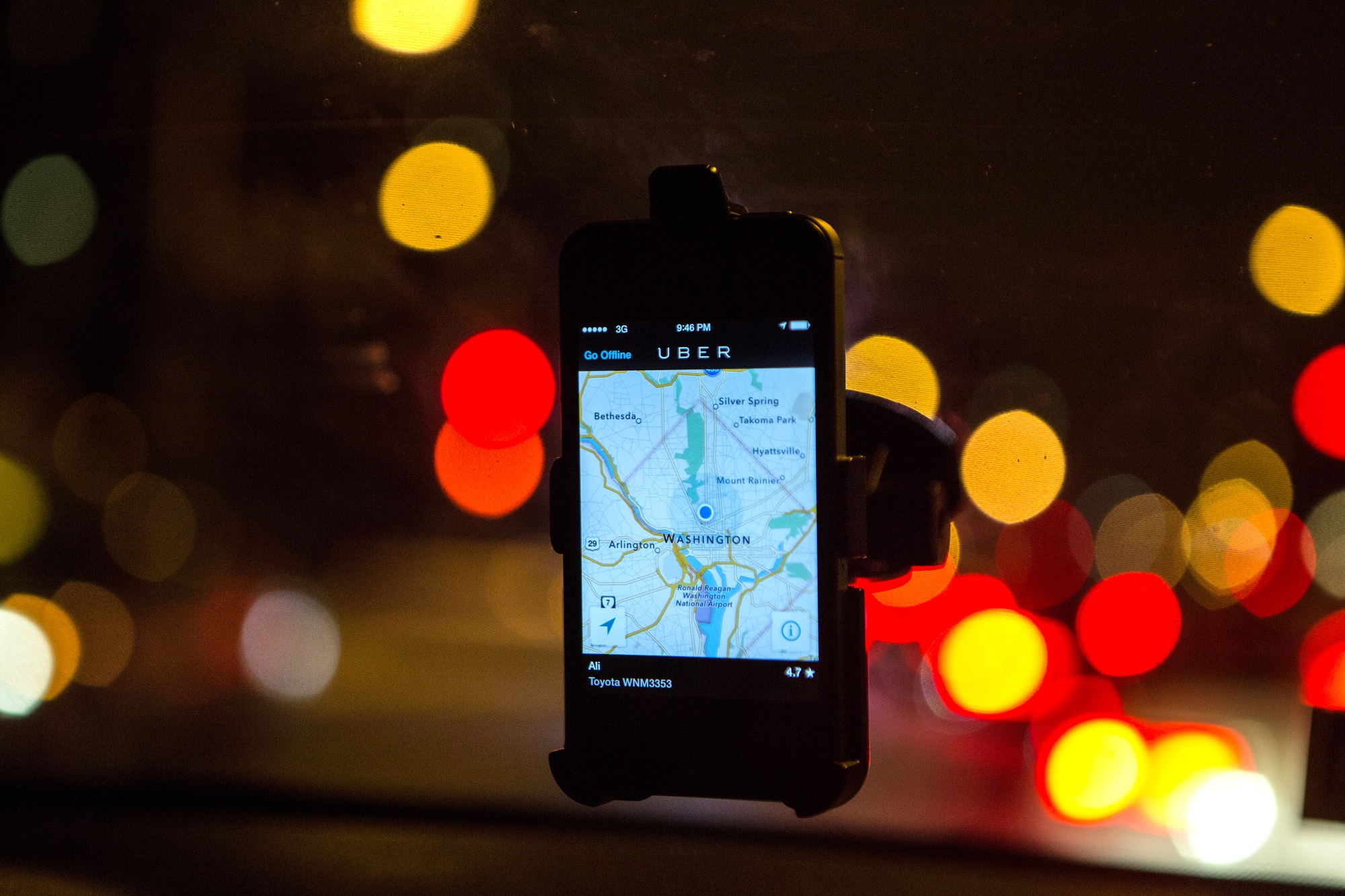 If Uber Is A Taxi Firm Airbnb Looks a Lot Like a Hilton - Bloomberg