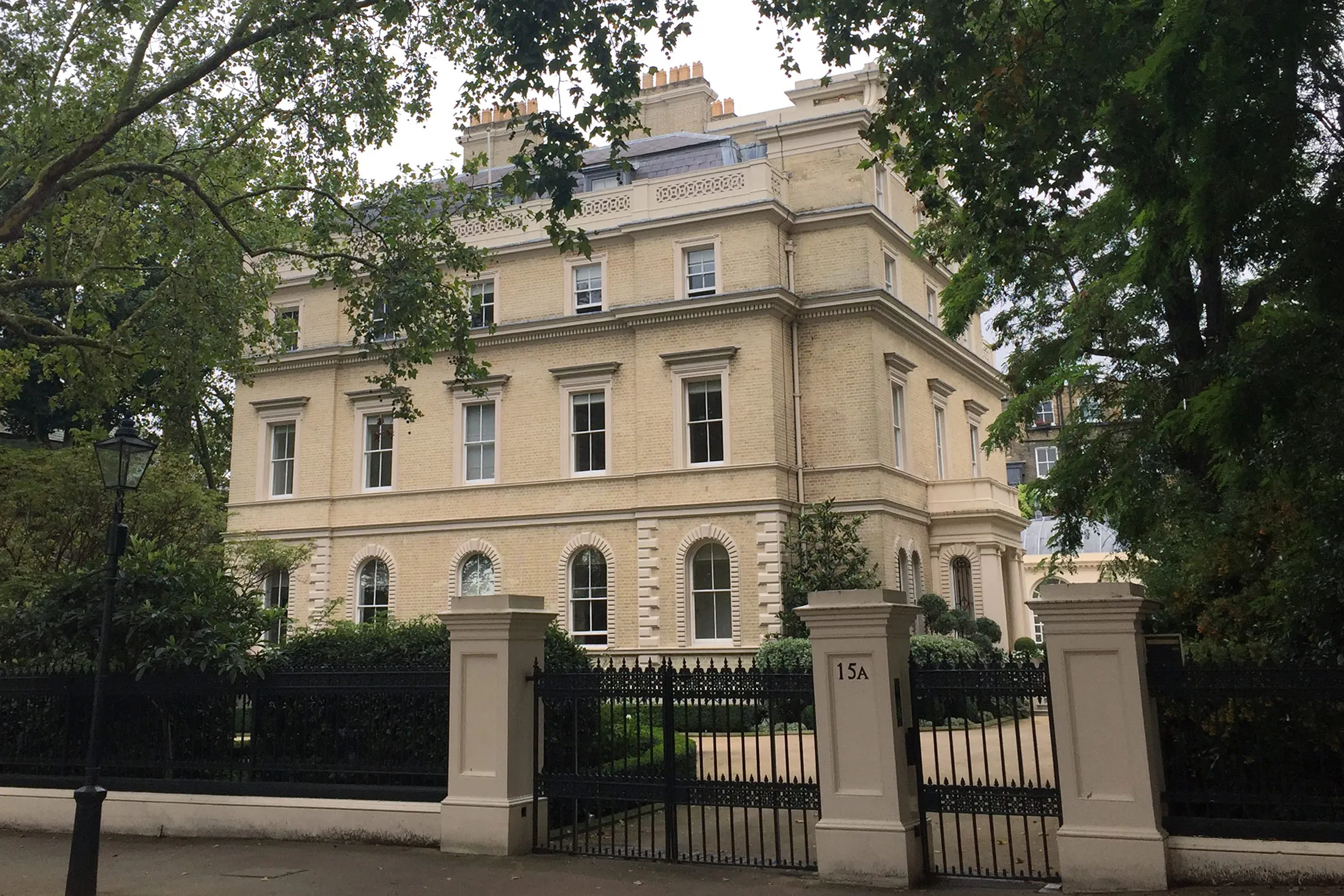 London 'Billionaires Row' Home Said to Sell for $132 Million

