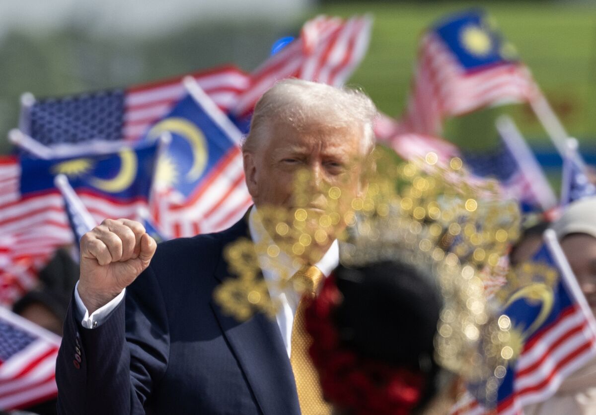 Các thỏa thuận thương mại của Trump giúp Mỹ giành lợi thế trước Đông Nam Á Các thỏa thuận thương mại của Trump giúp Mỹ giành lợi thế trước Đông Nam Á