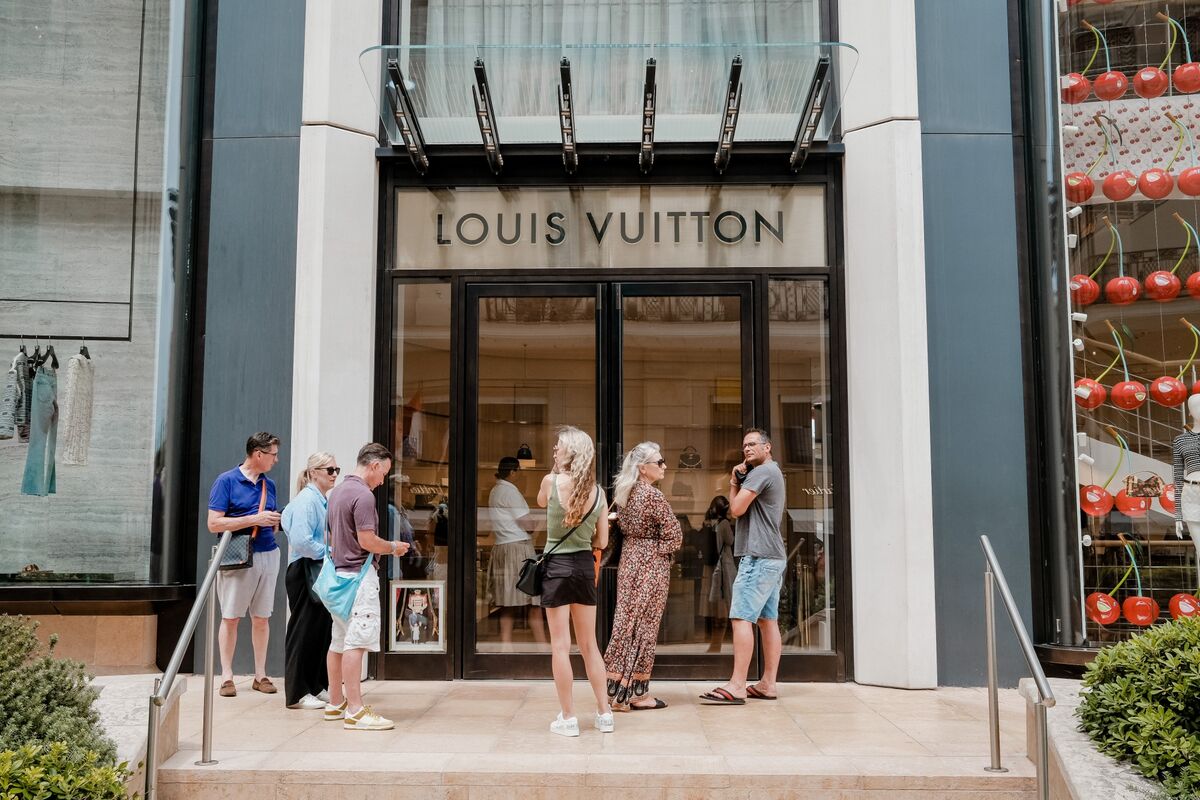Luxury Tends to Bounce When Confidence Is This Low