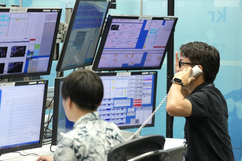 Yen Hovers Below 160 Versus Dollar