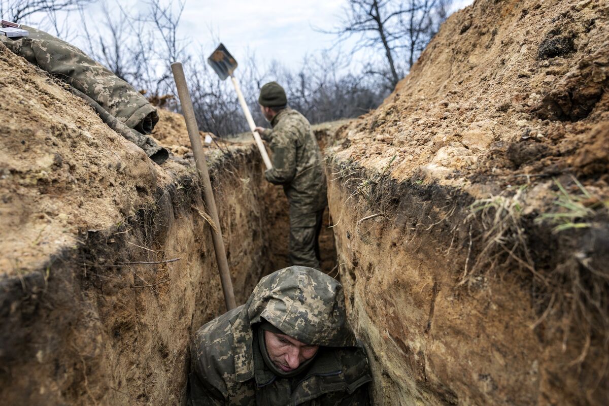 Ukraine: Zelenskiy Calls For New Fortifications With War Risks Growing ...