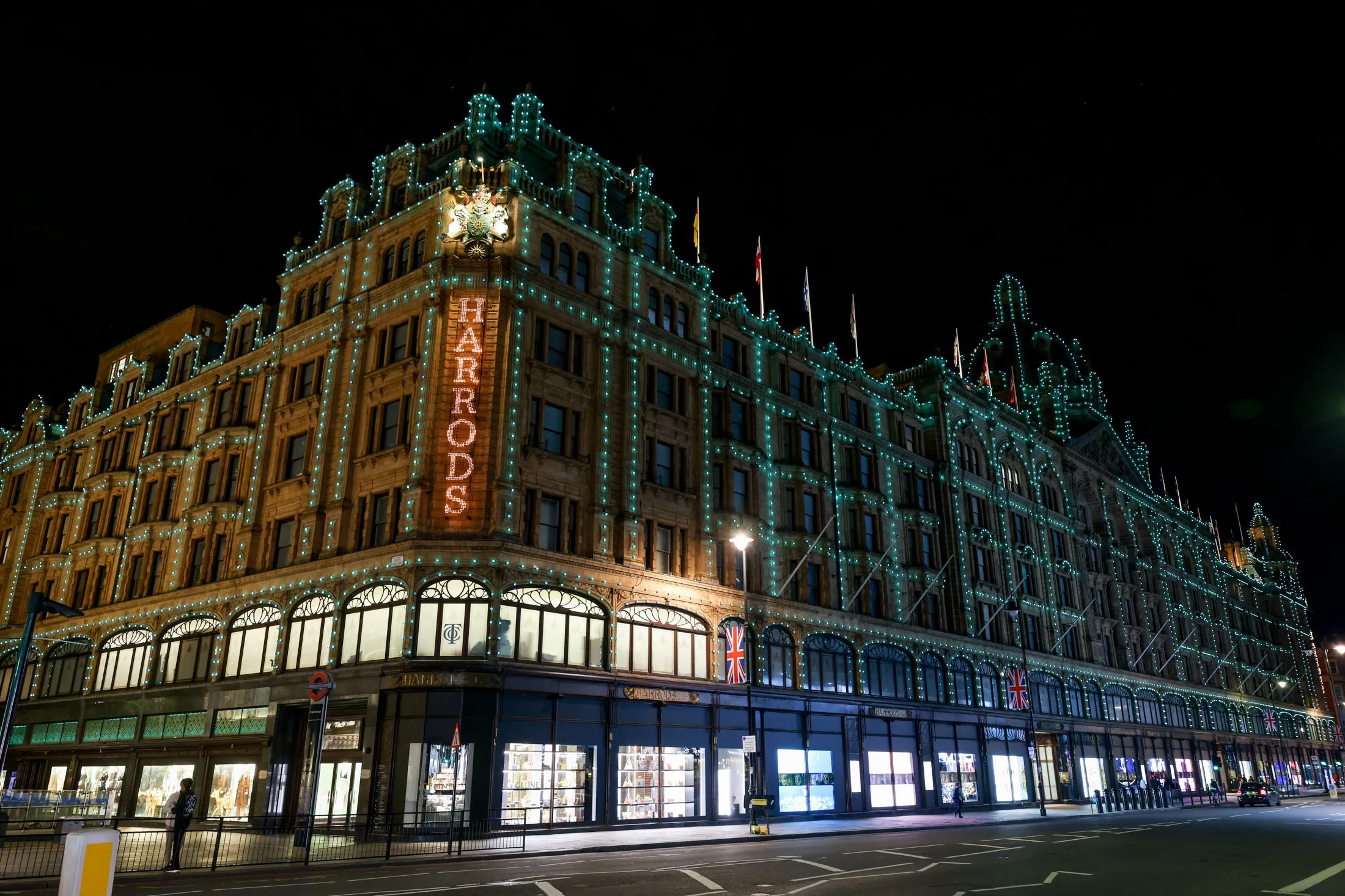 Tiffany &amp; Co. turns Harrods blue&nbsp;for its 150th London anniversary on June 6, 2022 in London, England. The takeover marks the beginning of Tiffanys 2022 celebrations in London, which is also commemorated by the opening of the new exhibition&nbsp;Vision &amp; Virtuosity, at the Saatchi Gallery from 10 June.&nbsp;