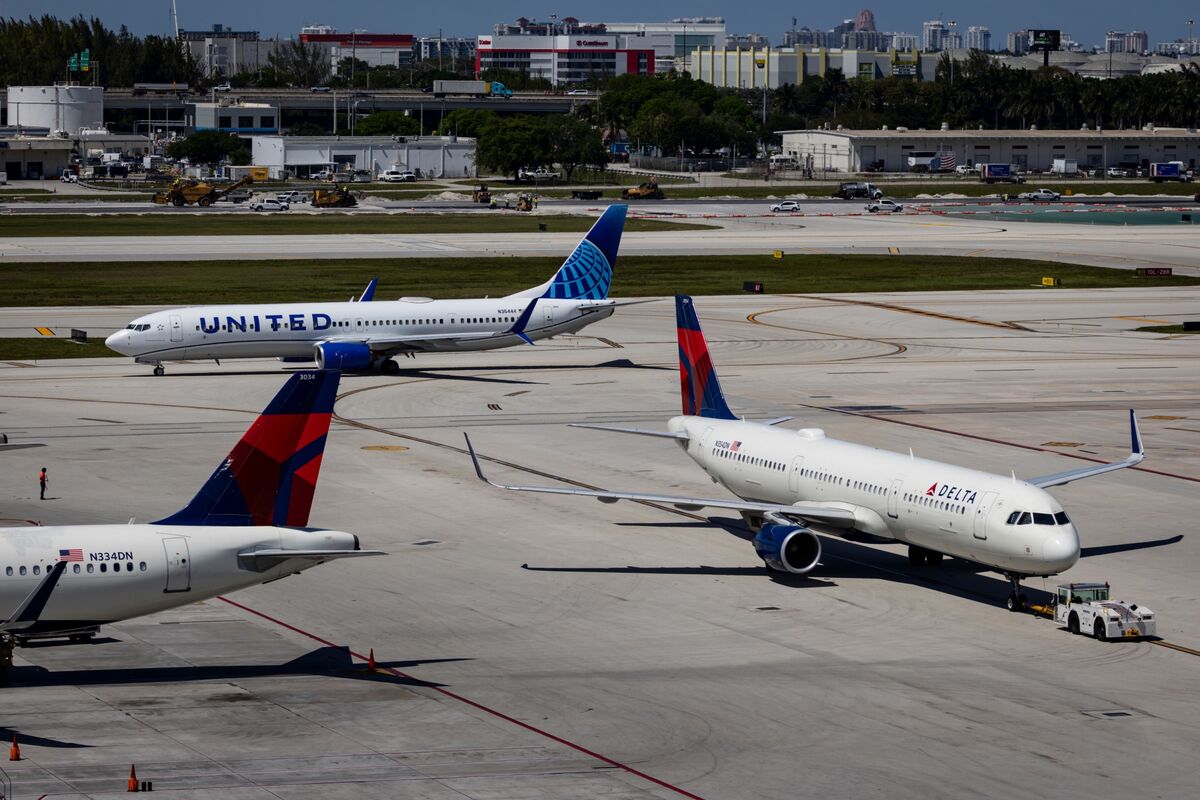 Musk Targets Delta in Airline Satellite Wi-Fi Fight