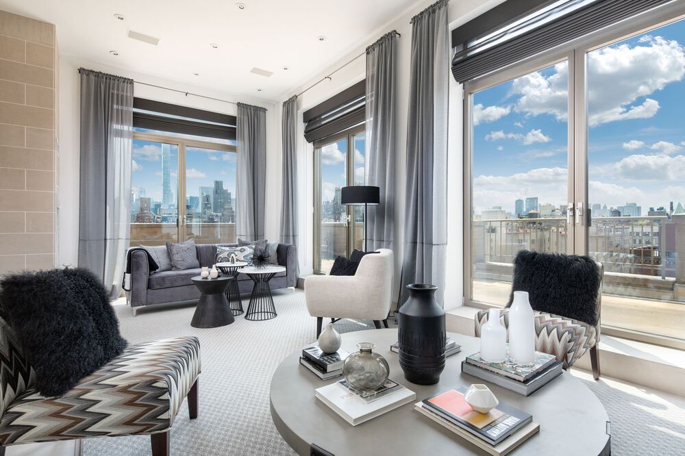 New York Luxury Apartments For Sale At Discount Wait For Fall Bloomberg