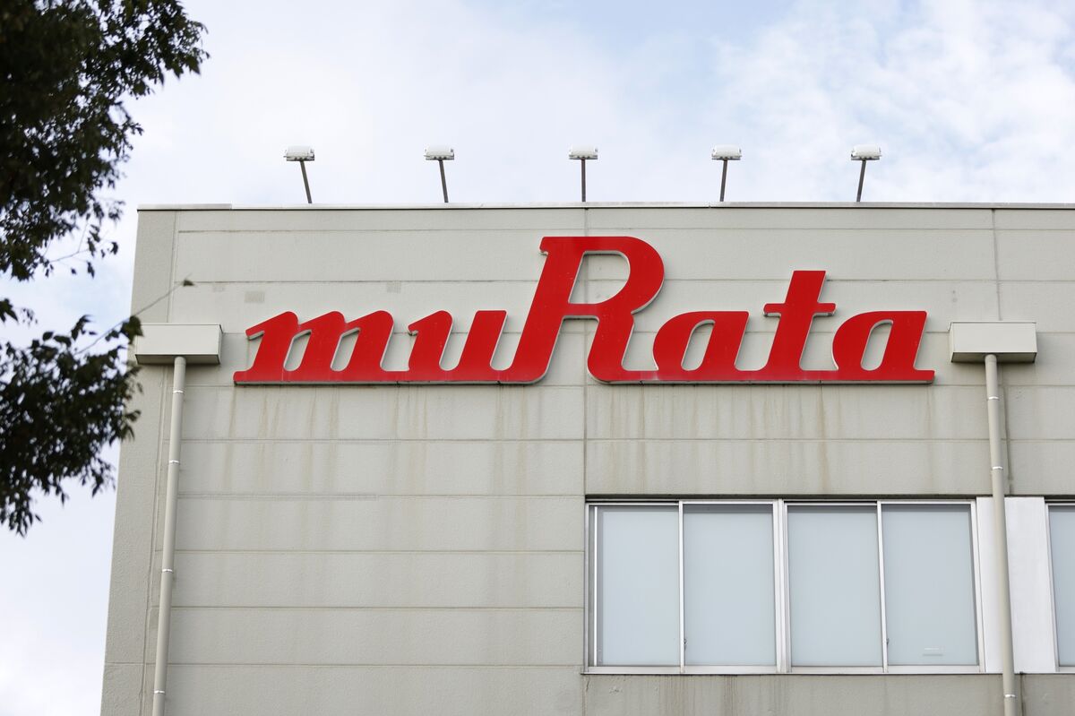 Murata Shares Drop by Most Since 2000 on Tariff-Hit Grim Outlook