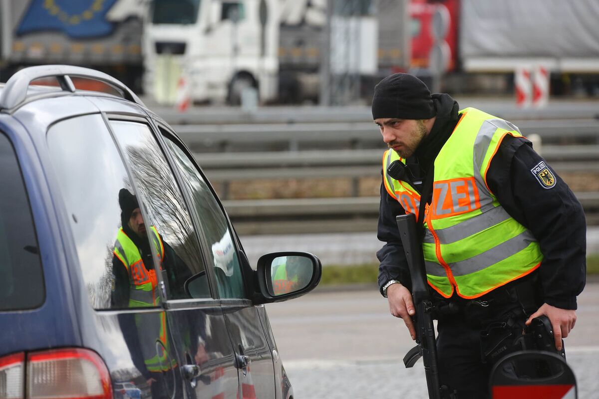 Germany Plans To End Austrian Border Passport Checks In May Bloomberg   1200x800 