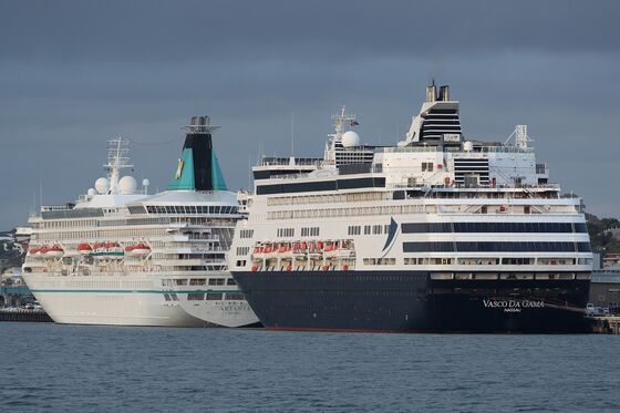 Thousands Stranded as Australia Cruise-Ship Standoff Intensifies
