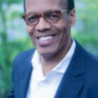 Headshot of Dr M Lee Pelton