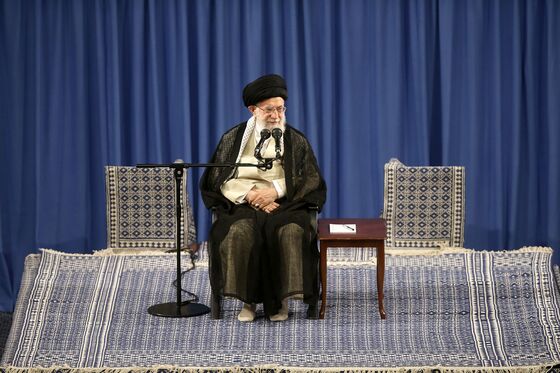 Abe Expected to Meet With Iran's Khamenei on Trip, Mainichi Says