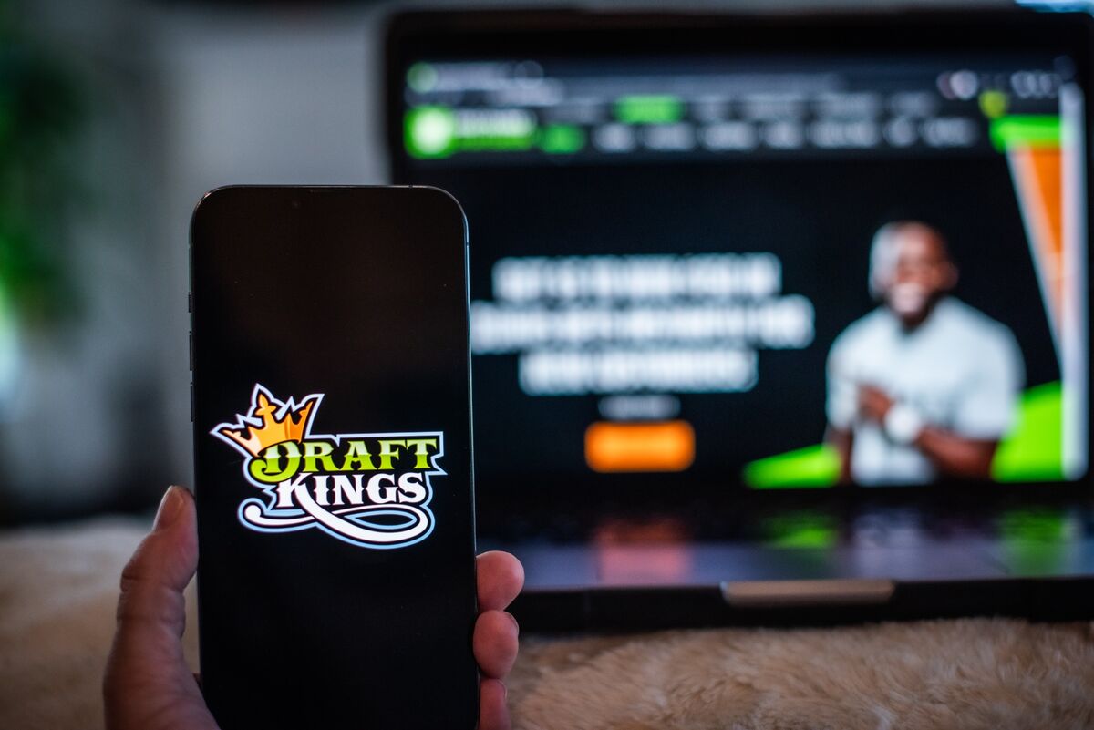 DraftKings (DKNG) Sales, Monthly Players Bet Estimates; Stock Rises ...