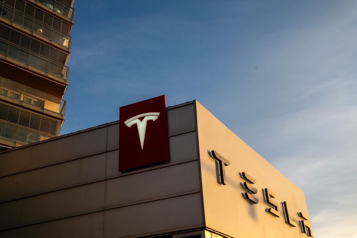 bloomberg.com - Kara Carlson - Tesla Finance VP Exits in Latest Departure for Musk's EV Maker