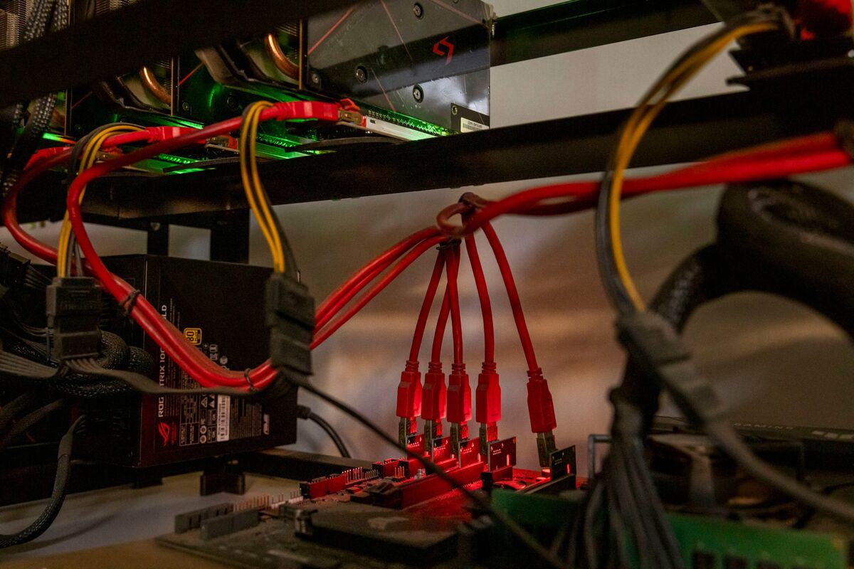 Senators Unveil Draft Crypto Bill Giving CFTC Oversight Power